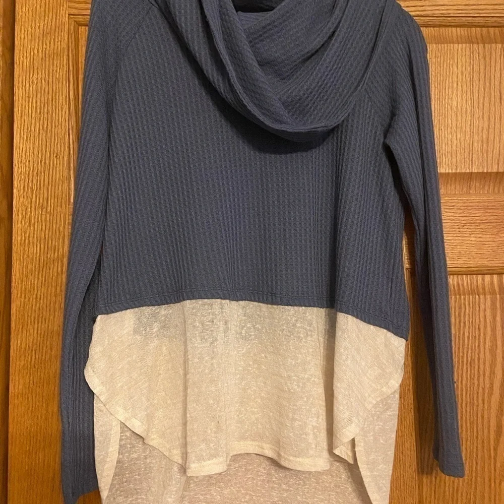 Lily White Long Sleeve Knit Top With Contrast Hem Medium